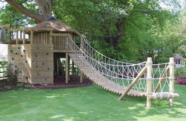 Good-Looking Tree House Slide